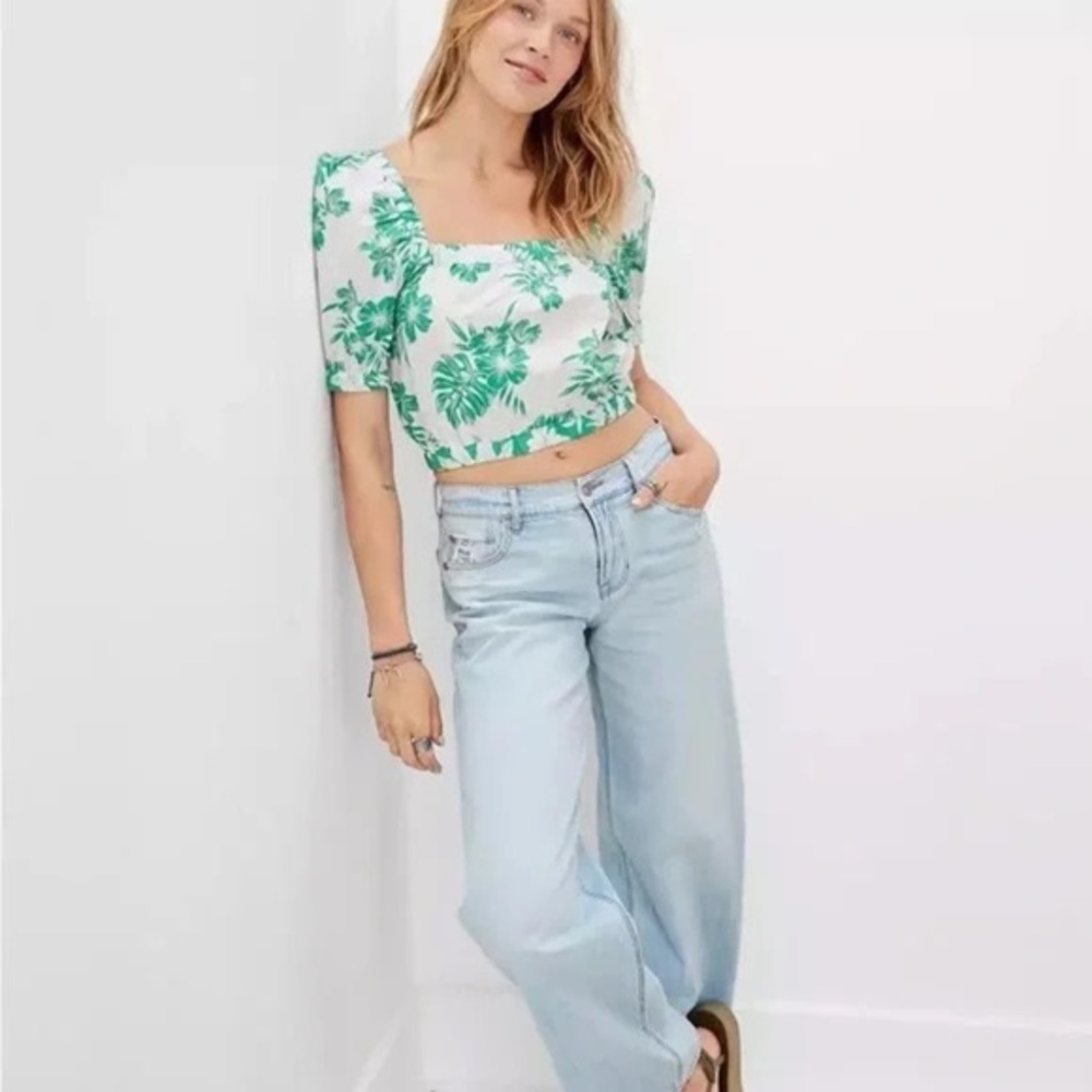 American Eagle Puff Sleeve Floral Top